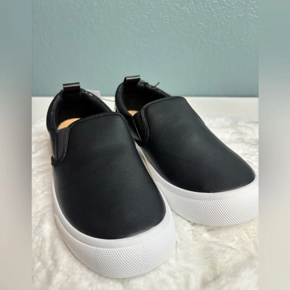 NWT Maurice’s SuperCush Kate Slip-On Sneakers Black White Sole Size 6.5